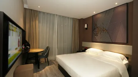 TUKE LIGHT HOTEL Отели рядом с достопримечательностью «University of Three Gorges - Faculty of Science»