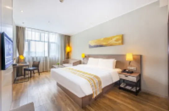 Homeinn Plus Hotel (Xining Railway Station Square) Hotels in Xining