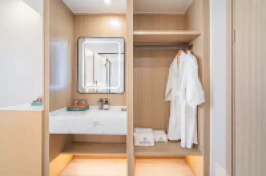 โรงแรมนานาชาติจีเฟิง (ศูนย์การประชุมและนิทรรศการนานาชาติ เมืองโบราณคัชการ์)