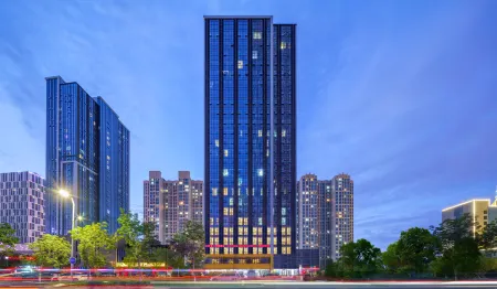 Yuexiang Huanpeng Hotel (Jingkai Wanda Plaza High-speed Railway Station) Отели рядом с достопримечательностью «Xinjiang University of Engineering (Tianjin Road Campus)»