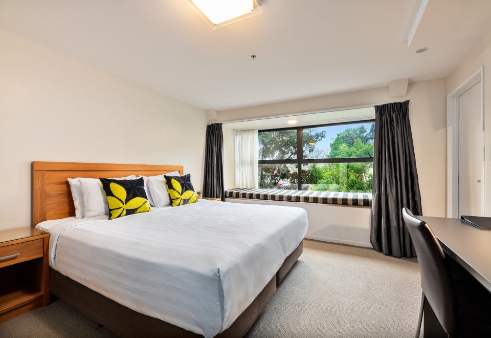 [알렉산더 인의 깔끔한 외관 또는 객실 이미지]