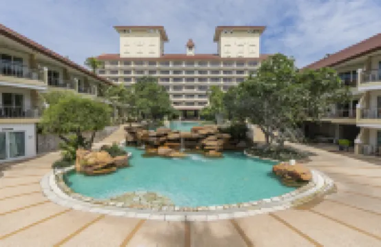 ベラ ヴィラ カバナ バーン・スカーワディー周辺のホテル