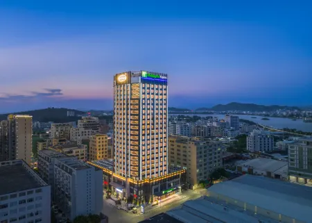 Holiday Inn Express Shantou Chenghai Отели рядом с достопримечательностью «Kelong Trees Garden»