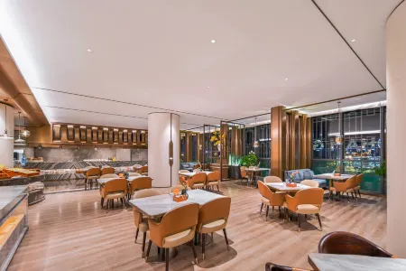 Wyndham Garden Hotel Chuxiong Haiyue Mandarin Отели рядом с достопримечательностью «Chuxiong Normal University»