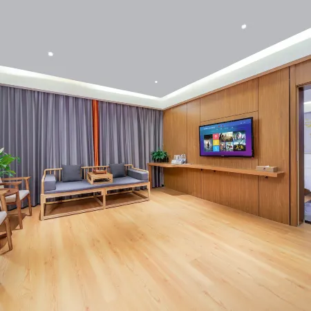 Hengsheng Zhonghui Hotel (Fugou Yifeng City Plaza)
