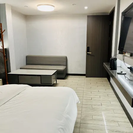 Hongxiang Business Hotel