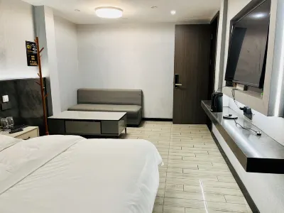 Hongxiang Business Hotel Hotels in Wanyuan