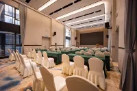 Bo Shi Hotel (Wuhan International Expo Center North Subway Station)
