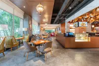 Golden Lotus Herton Seaview Hotel