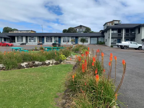 Southern Ocean Motor Inn - Beach