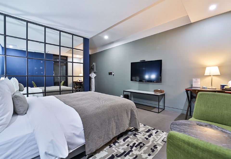 1. 제이에스부티크호..