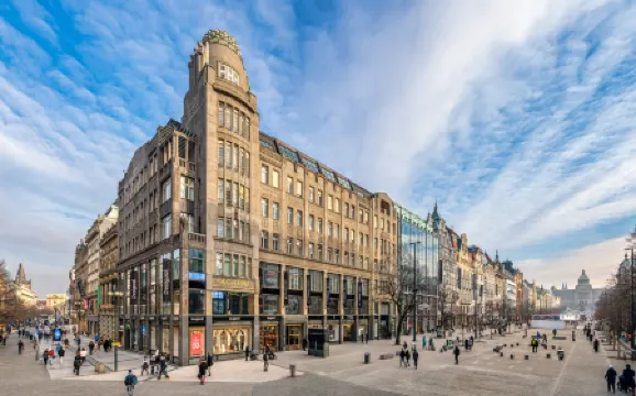 Crown Palace Apartments by Adrez Отели рядом с достопримечательностью «Пражские куранты»