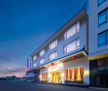 Hongyunge Hotel Отели рядом с достопримечательностью «Xixiang Pool (Bathing Elephant Pool)»