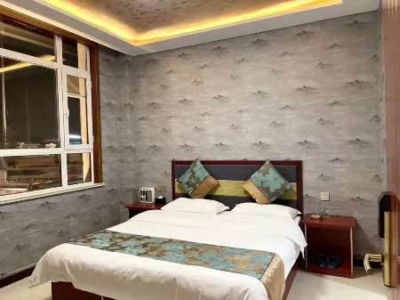 Shiyue Express Hotel (Shiji Longding South Area) Отели рядом с достопримечательностью «Hengshan Jiutian Palace»