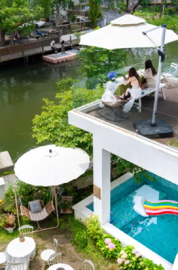 Hideaway Villa Hotels near Xiangban Jijiadun