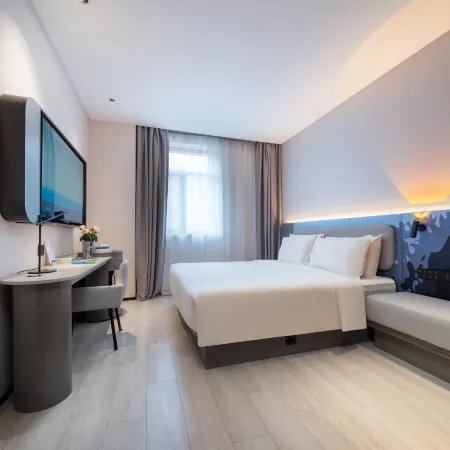 Dalian Zhongshan Square Renmin Road Light Hotel