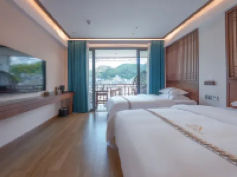 Phoenix Yuanshe Riverview Homestay (Phoenix Scenic Area Nanhua Branch) โรงแรมในเฟิ่งหวง
