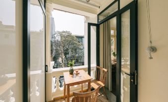 Unique Creative Apartment w Rooftop Garden