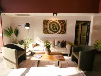H on Mitchell Apartment Hotel Hotels near Aquascene