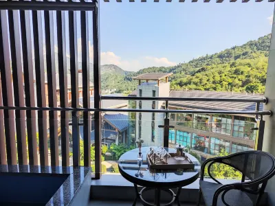 Green Hot Spring Homestay (Gupo Mountain Tourism Resort Distribution Center Branch) Hotels near Jade Stone Forest