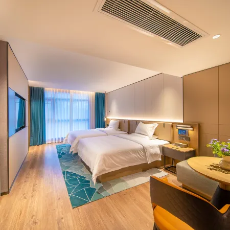 Baochao Hotel (Guigang High-Speed Railway Station Shenghuo Port)