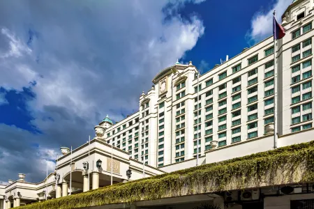 Waterfront Cebu City Hotel & Casino Отели рядом с достопримечательностью «Naukban Blue Lagoon»