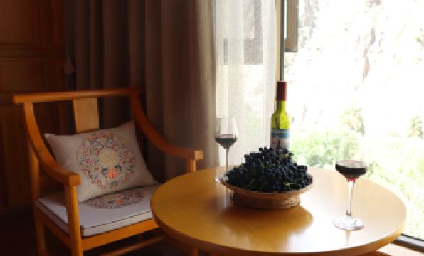 Zheshi Gongba Homestay (Meili Snow Mountain Scenic Area)