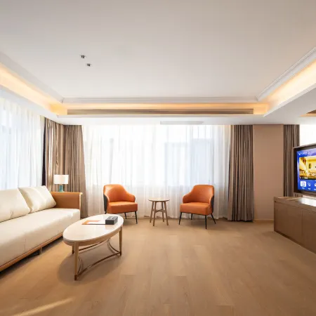 Vienna Hotel (Yingkou Dashiqiao Municipal Government Railway Station)