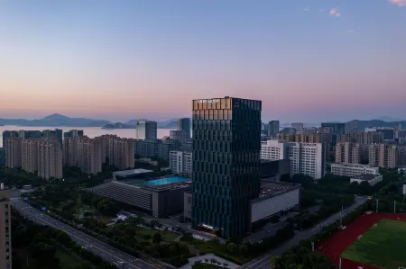 Fairfield by Marriott Zhoushan Putuo Отели рядом с достопримечательностью «Wugongshi Wharf»