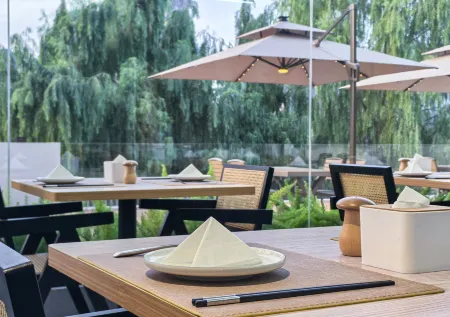 Yangshuo Moonshine Villa (Yangshuo Yulonghe Branch) Отели рядом с достопримечательностью «Gongnong Bridge»