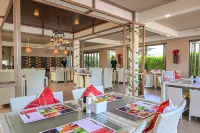 Ramada by Wyndham Phuket Southsea - vue sur la montagne