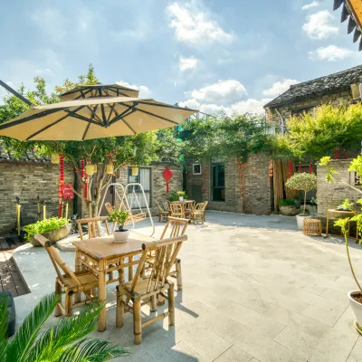 Linhai Tower Shadow Moon House Courtyard (Taizhou Fucheng Branch, Ziyang Street) Hotels near Guofengshao Lieshi Former Residence (linhai)