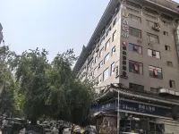 Zhonggulou  Youth Hostel (Xi'an Zhonglou Subway Station Huimin Street Branch) โรงแรมใน
