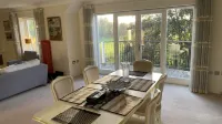 Top Floor En-Suite Double Rooms In Eton With Great View Of Windsor Castle & Free Parking Hotels in Eton