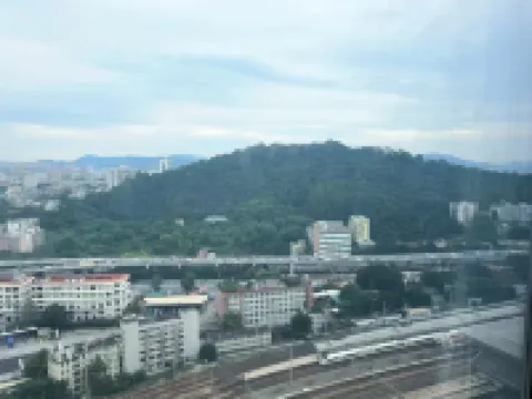 Guangzhou Four Seasons Red Venice International Hotel (Guangzhou East Station Branch) Hotels near Guangzhou East Railway Station