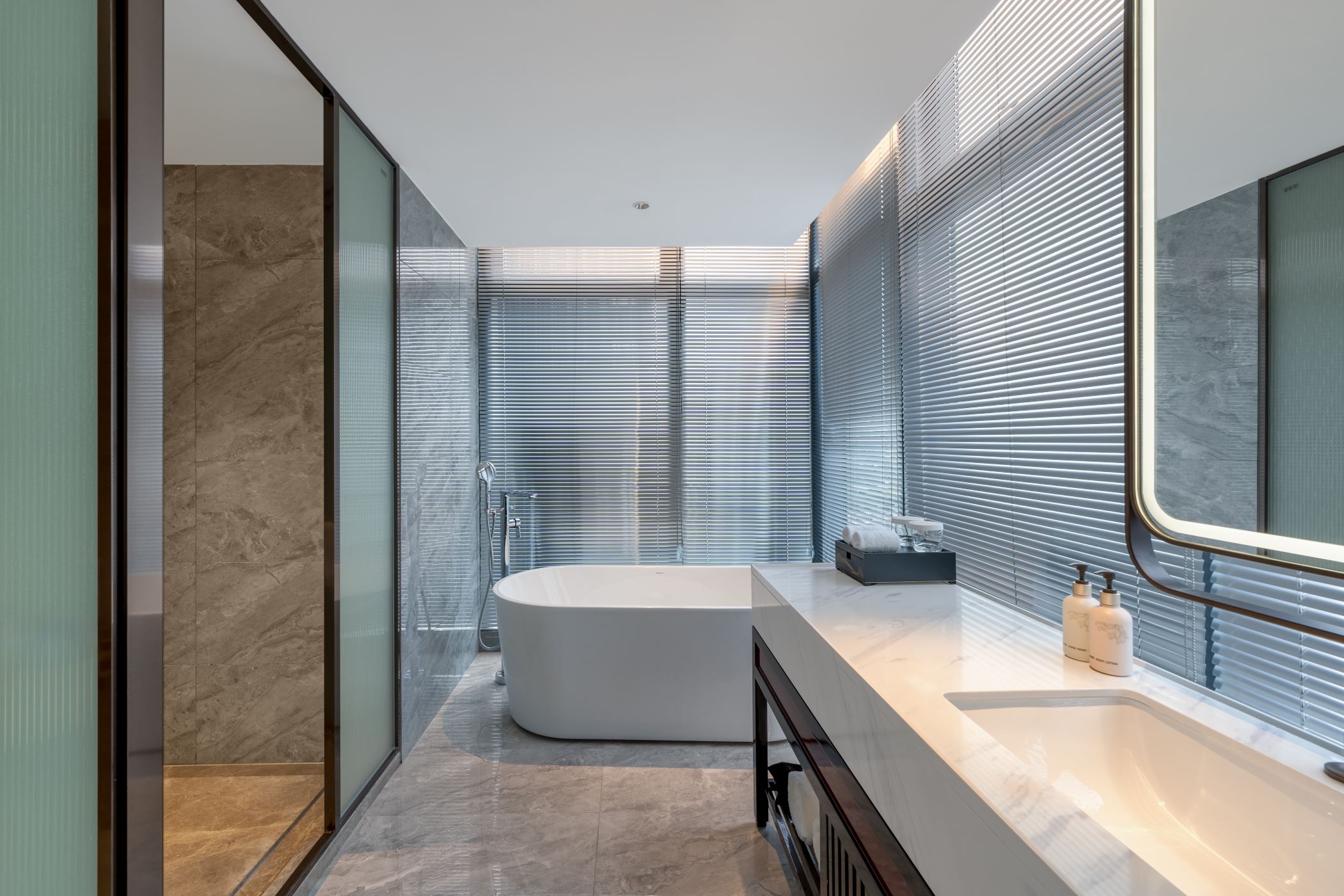 Cuiting Executive Double Bed Room (Tub + Private Minibar + Token Gift)