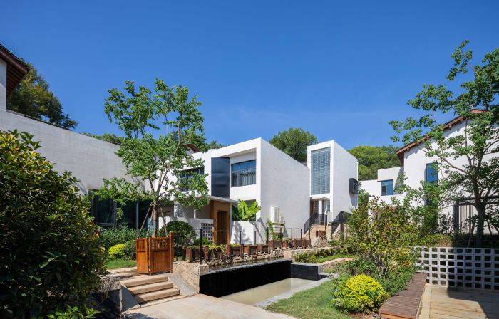 BLOSSOM LAND WEISUWAN HUANGSHI