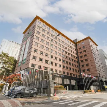 HOTEL ELORA Отели рядом с достопримечательностью «Станция метро Mangpo»