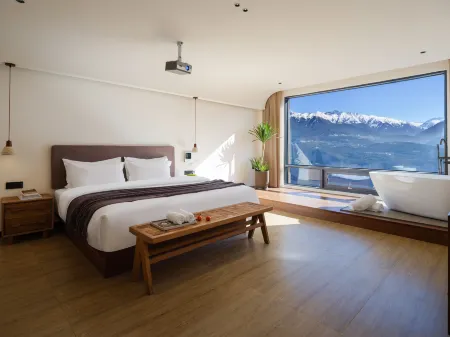 Deqin Zangshan Yunju Hotel Отели рядом с достопримечательностью «Wunongding Viewing Platform»