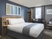 Travelodge London City Airport Hotel dekat Bandara London