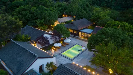 Yijiangnan Shuiyue Hanfu Theme Homestay Отели рядом с достопримечательностью «Zhili Ancient Village»