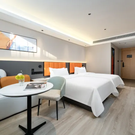 Elong ME Hotel (Jinan Baotu Spring Daming Lake)