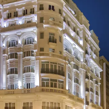 Melia Plaza Отели рядом с достопримечательностью «Лонха-де-ла-Седа»