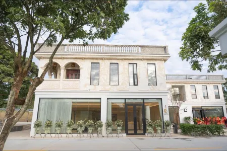 Fengxiang Yuhuai Hotel Отели рядом с достопримечательностью «Xincun Gymnasium»