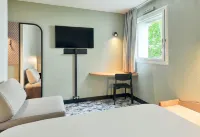 B&B Hotel Versailles le Chesnay Hotels near Auchan Supermarché Parly 2