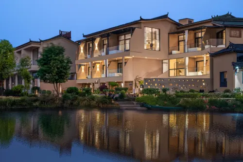 Wind Valley · Spatial Aesthetics Lake View Resort Homestay - Romantic