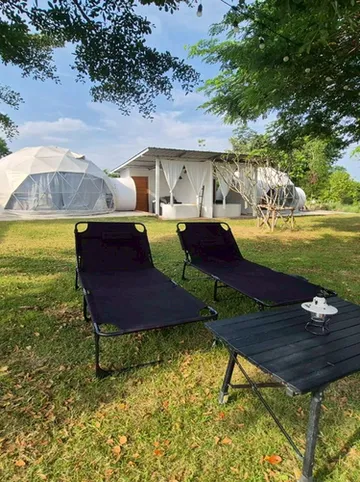 รูปภาพของนานายน์ แกลมปิ้ง