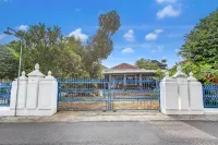 Hotel O Prawirotaman Near Keraton Yogyakarta Formerly Chez Laelik Guesthouse Bantul Inline Skating Ring周辺のホテル