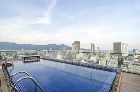 Diamond Beach Hotel Các khách sạn gần Giáo Xứ Chính Toà Đà Nẵng