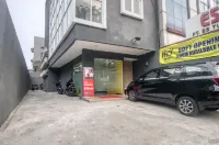 RedDoorz Plus @ Cideng Timur Hôtels à : Jakarta